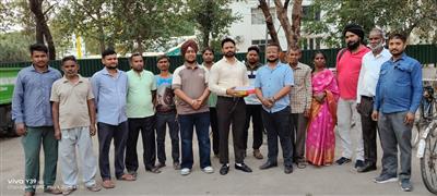 सीनियर डिप्टी मेयर ने रोड विंग कर्मियों संग मनाया मजदूर दिवस