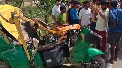 Road Accident: तेज रफ्तार ट्रक से ऑटो की टक्कर, 6 लोगों की मौत, तीन गंभीर रूप से घायल