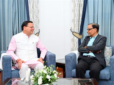 वित्त आयोग की टीम ने उत्तराखंड के मुख्यमंत्री से विकास के मुद्दों पर की चर्चा