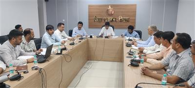 सडक़ सुरक्षा से जुड़े कार्यों को प्राथमिकता के साथ पूरा करें अधिकारी: उपायुक्त शांतनु शर्मा