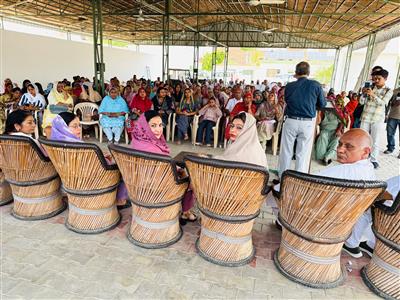 अपनी राजनीतिक ताकत पहचानें महिलाएं: सुनैना चौटाला