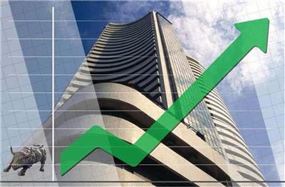 तेजी के साथ बंद हुआ शेयर बाजार, सेंसेक्स 320 अंक की बढ़त के साथ 81,633 और निफ्टी 24,800 के पार