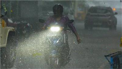 Heavy Rain: दिल्ली-NCR समेत 16 राज्यों में अलर्ट मोड: तूफान, धूलभरी आंधी और रात की बारिश का खतरा