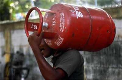 रसोई गैस सिलैंडर की सप्लाई पर लग सकती है Break! घर-घर की जा रही खास अपील, पढ़ें...