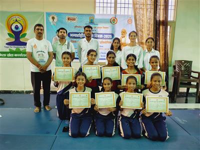 जिला  स्तरीय योग प्रतियोगिता  में सभी ब्लॉकों से 115 योग साधकों ने भाग लिया