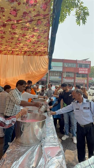 मार्किट वेलफेयर एसोसिएशन सेक्टर 31 डी ने लगाई ठंडे मीठे जल की छबील