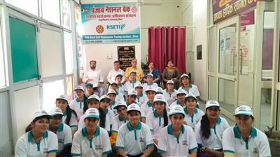 प्रशिक्षणार्थियों को वितरित किए सर्टिफिकेट