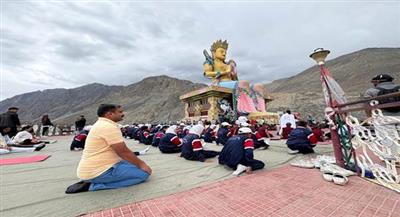 अंतर्राष्ट्रीय योग दिवस 2025: पूरे भारत में योग उत्सव की चल रही लहर