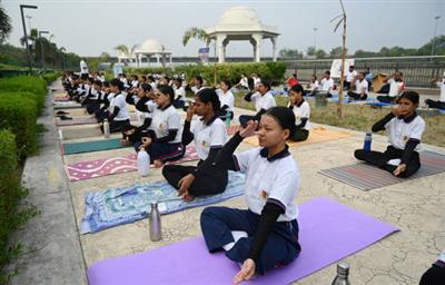 पीएम मोदी की अपील से गांव-गांव में योग को मिला समर्थन, “वन अर्थ, वन हेल्थ” थीम बनी दिशा