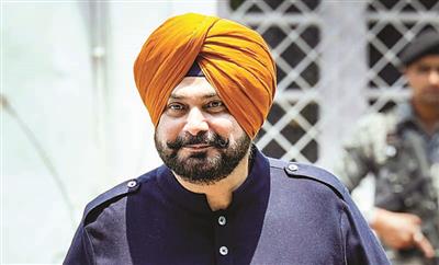 Navjot Singh Sidhu: मूर्खों को पानी देने की जरूरत नहीं