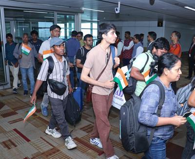 ऑपरेशन सिंधु: 161 यात्रियों को लेकर इजराइल से नई दिल्ली पहुंची पहली फ्लाइट, यात्रियों ने जताया आभार