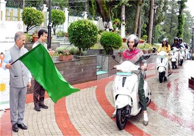 हिमाचल सरकार की बड़ी पहल, गंभीर बीमारियों से ग्रसित मरीजों के घर अब ई-स्कूटर से पहुंचेंगी दवाइयां