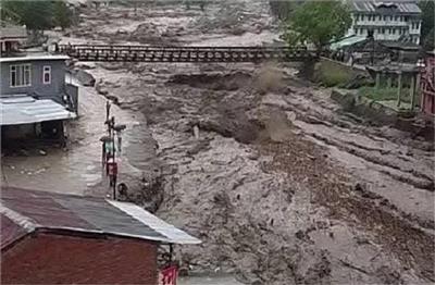 हिमाचल में बारिश ने मचाई तबाही, जनजीवन अस्त-व्यस्त, जानिए अपडेट