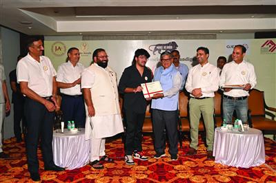 जौहरी एसोसिएशन के नवरत्न लर्निंग प्रोग्राम-2025 में गुलाब चंद कटारिया ने प्रदान किए प्रमाण पत्र