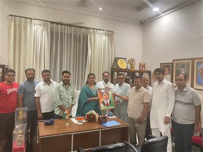अपनी मांगों को लेकर पूर्व सांसद से मिला अरोड़ा एकता परिवार