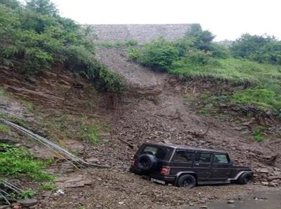 भारी बारिश का रेड अलर्ट, स्कूलों में हो गई छुट्टी