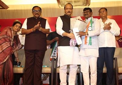 मुंबई में भव्य पक्ष प्रवेश समारोह : 400 से अधिक लोगों ने थामा एनसीपी का दामन
