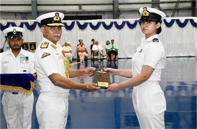 Indian Navy ਦੀ ਪਹਿਲੀ ਮਹਿਲਾ ਫਾਈਟਰ ਪਾਇਲਟ ਬਣੀ ਸਬ-ਲੈਫਟੀਨੈਂਟ ਆਸਥਾ