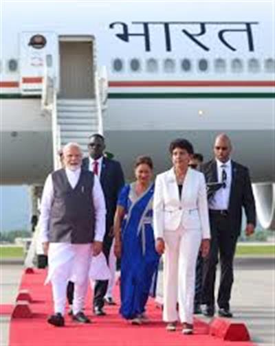 त्रिनिदाद और टोबैगो में पीएम मोदी को गार्ड ऑफ ऑनर दिया गया, कैरेबियाई देश के पीएम, 38 मंत्रियों और 4 सांसदों ने किया स्वागत