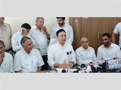 भर्ती घोटाले पर रणदीप सुरजेवाला का हमला: HPSC को बताया ‘हेराफेरी सर्विस कमीशन’, दोबारा भर्ती कराने की मांग