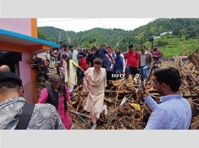 Himachal Floods: Kangna Ranaut: तबाही के बाद मंडी पहुंचीं सांसद कंगना रनौत, राज्य सरकार पर साधा निशाना, कहा- मदद अब तक केवल केंद्र से