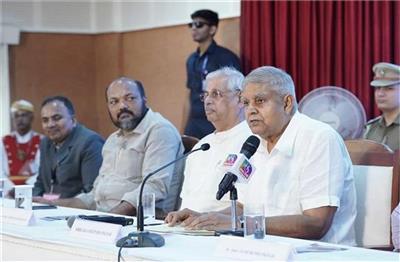 न्यायाधीशों को सेवानिवृत्ति के बाद चुनिंदा पद देना हमारी न्यायपालिका को गंभीर रूप से क्षतिग्रस्त कर रहा है। – उपराष्ट्रपति