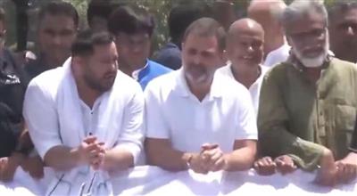 बिहार में महागठबंधन का चक्का जाम, विरोध प्रदर्शन में शामिल हुए राहुल गांधी