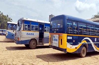 सरकारी बसों की हड़ताल के कारण सवारियां परेशान, की जा रही ये मांग
