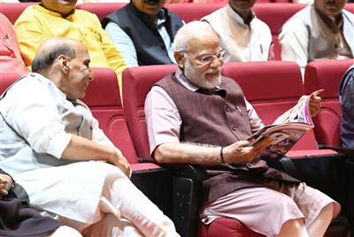 पीएम मोदी ने रक्षा मंत्री राजनाथ सिंह को दी जन्मदिन की बधाई, कहा- ‘भारत को आत्मनिर्भर बनाने में उनका योगदान सराहनीय’ 