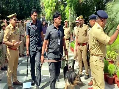 Delhi Bomb Threat : दिल्ली के 3 स्कूलों को मिली बम से उड़ाने की धमकी, मचा हड़कंप