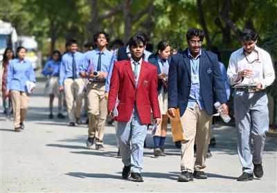 शिक्षा के साथ अब सेहत पर भी जोर, CBSE ने सभी स्कूलों में ‘ऑयल बोर्ड’ लगाने का निर्देश दिया