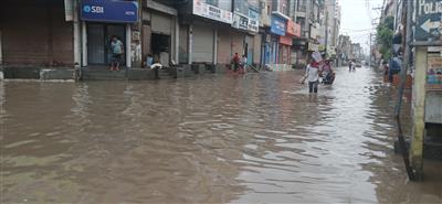 सावन की पहली मूसलाधार बरसात के बाद शहर में बाढ़ जैसे हालात पैदा-- कांग्रेस नेता राजकुमार शर्मा