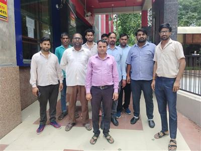 अनुबंधित स्वास्थ्य कर्मचारी संघ ने मांगों को लेकर किया प्रदर्शन