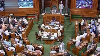 ऑपरेशन सिंदूर पर चर्चा की मांग को लेकर लोकसभा में भारी हंगामा, प्रश्नकाल बाधित