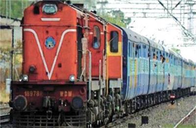 पंजाब में चलती Train को Emergency में रोका! खतरा देख बाहर दौड़े यात्री