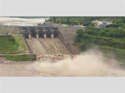 हिमाचल में खतरे की घंटी! पंडोह डैम से छोड़ा गया 42,000 क्यूसेक पानी, जानिए अब क्या होगा?
