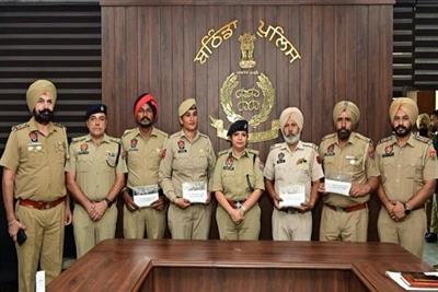 जान पर खेलकर बचाई 11 जिंदगियां, पुलिस के जांबाजों को CM और DGP पंजाब ने किया सम्मानित