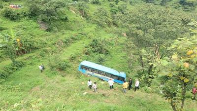 BREAKING: हिमाचल में बड़ा हादसा: मंडी में खाई में गिरी HRTC बस, 7 लोगों की मौत, 22 घायल