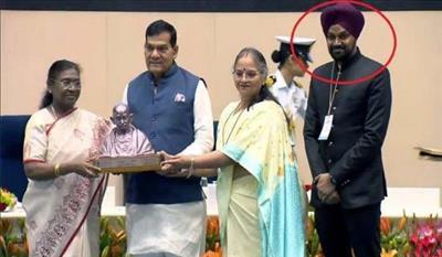 कौन हैं इंद्रजीत सिंह? जानिए कैसे इस सिख IAS अफसर ने लखनऊ को सबसे स्वच्छ शहर बना दिया!