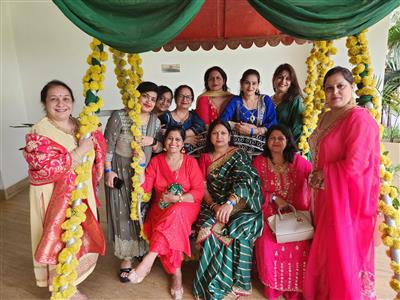 वेलवेट क्लार्क्स एक्सोटिका ज़ीरकपुर में तीज उत्सव की धूम