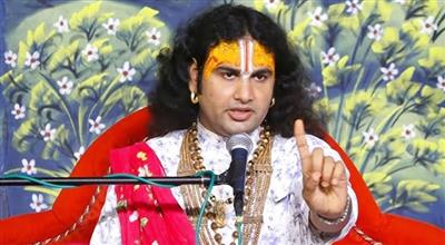 लड़कियों पर टिप्पणी कर फिर फंसे कथावाचक अनिरुद्धाचार्य, सख्त हुआ महिला आयोग