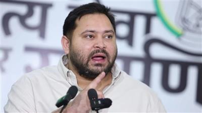नए विवाद में फंसे तेजस्वी यादव, बढ़ सकती हैं मुश्किलें....2-2 वोटर ID कार्ड रखने का लगा आरोप; चुनाव आयोग ने शुरू की जांच