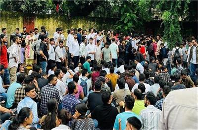SSC Exam: एसएससी परीक्षा पर बवाल! देशभर में विरोध प्रदर्शन, छात्र बोले- 'हमें इंसाफ चाहिए'