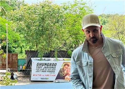 वॉर 2 से पहले ऋतिक -एनटीआर की ‘जंग’ सड़कों तक पहुंची, घर के बाहर लगाया गया चैलेंजिंग बिलबोर्ड