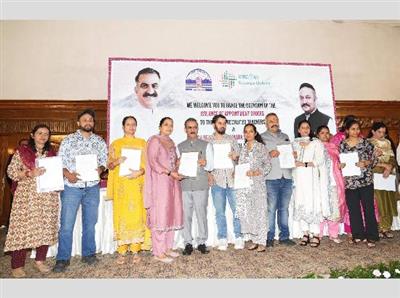 Himachal Pradesh: मुख्यमंत्री ने 312 ड्राइंग शिक्षकों को नियुक्ति पत्र प्रदान किए