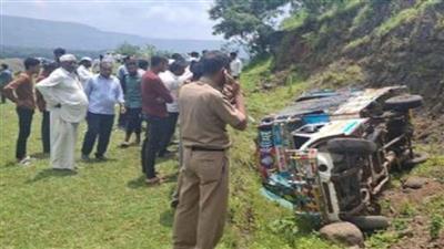पुणे में बड़ा हादसा, गहरी खाई में गिरी पिकअप, 8 महिलाओं की मौत, 25 अन्य घायल