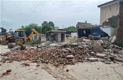 पंजाब में नशा तस्करों पर बड़ी कार्रवाई, घरों पर चलाया पीला पंजा, किये ध्वस्त