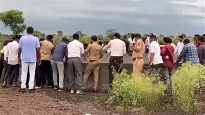 पत्नी से झगड़े के बाद पिता ने चार बच्चों को कुएं में फेंका, फिर खुद भी लगाई छलांग, पांचों की मौत