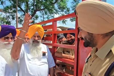 बिक्रम मजीठिया से जेल में मिलने पहुंचे अकाली नेता, पुलिस से तीखी बहस