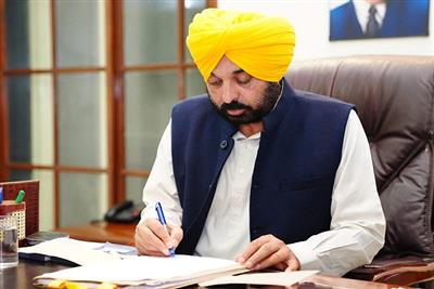 ਮੁਲਾਜ਼ਮਾਂ ਲਈ ਪੰਜਾਬ ਸਰਕਾਰ ਦਾ ਵੱਡਾ ਕਦਮ! ਸਾਰੇ ਵਿਭਾਗਾਂ 'ਚ ਲਾਗੂ ਹੋਵੇਗਾ ਫ਼ੈਸਲਾ
